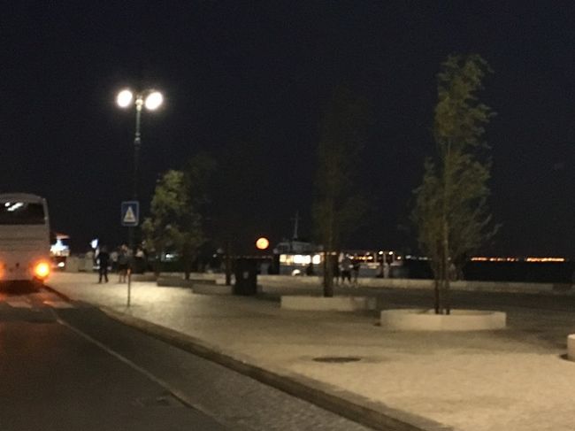 出発する頃にはもう真っ暗。<br />21：21→21：48空港着。