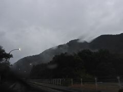 雨の中、黒川温泉へ向かう