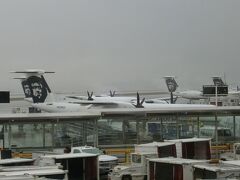 シアトル空港はアラスカ航空エスキモーのおじさんだらけ。