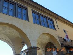 　階上の橋はヴァザーリの回廊。ウフィツィ宮殿とピッティ宮殿の連絡路になっている。
