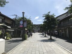 太宰府天満宮の参道。
きれいに整備されていて、お店もたくさん。