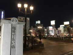 少しホテルでのんびりした後、陽も沈み暑さも和らいできたので、夜の博多を歩いてみる事にしました。