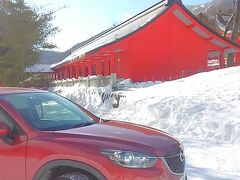 赤城神社の駐車場。スタットレスタイヤです。