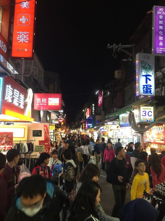 そして士林観光夜市へ<br />12月の時よりも空いてるかも…<br />