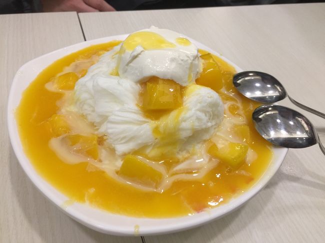 今回も定番のふわふわマンゴーかき氷♡