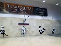 空港から地下鉄乗ってまずはホテルへ。
地下鉄Aeroporto駅構内の壁が楽しい。