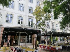 リスボンで泊まるホテルはMy Story Hotel Rossio。
チェックインまではまだ時間あるんで荷物を預けさせてもらって、早速街歩き開始です！