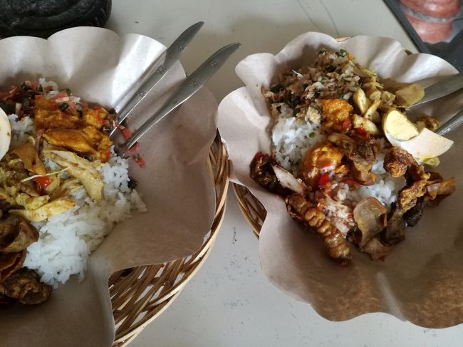 １人前15,000Rpです。ブンコスだと10Ｋかもしれません。<br />ビールは何軒か先のコンビニで冷えたビール売ってます。<br />缶ビール20Ｋくらいかな。