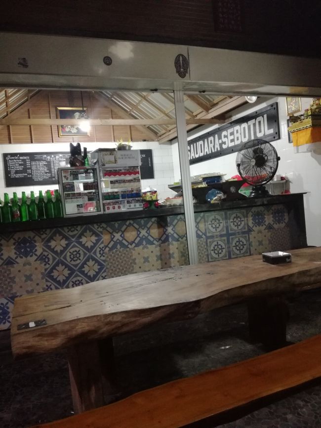 旅行者は呑むだけ呑んだら即退散・・・<br />別に怖いことはないですが、<br />現地の人に絡まれても面倒なのでね。<br />面倒な人がいるってことではないです。<br />日本語、英語通じません、念のため。<br />