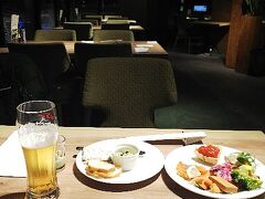 京都駅前に戻り、夕食を頂きます。今日のお店は、京都タワーホテル３階のディナービュッフェ。