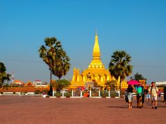 では「タート・ルアン」見学。