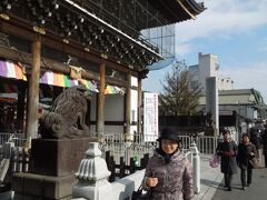 ついに新勝寺総門に到着です。　立派です！