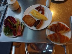 2018/1/2
朝食も、ホテルのクラブラウンジで。オムレツやヌードルを作ってくれるコーナーがありました。