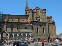 　サンタ・クローチェ教会。ここまで来る観光客は殆どいない。