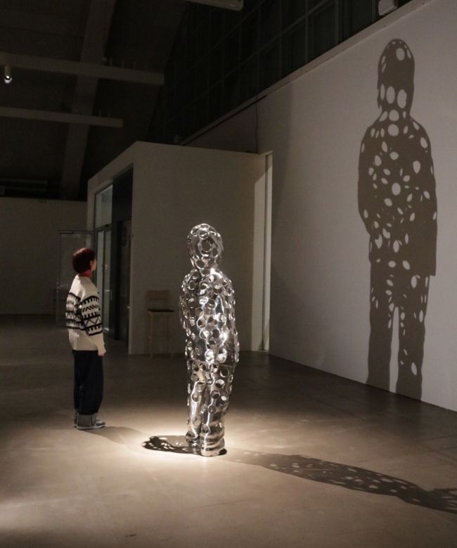 アート作品に混ざりました