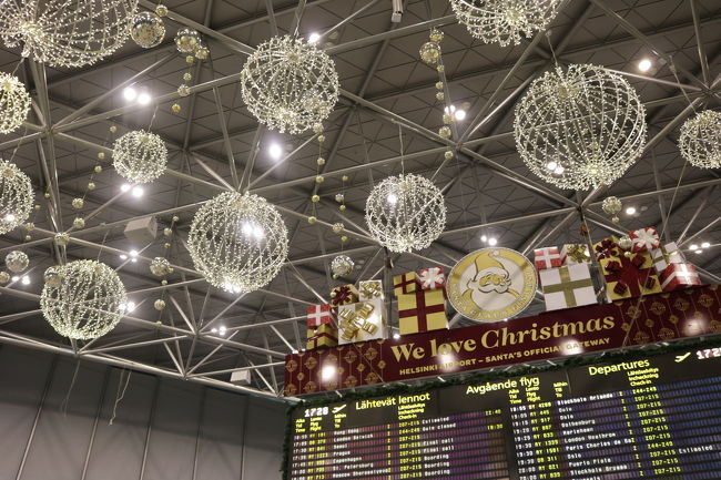 ヘルシンキの空港はクリスマス一色でした！<br />帰りの飛行機前にはサンタさんが空港内を歩いてくれていてとても嬉しかったです！