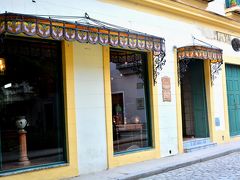 Perfumeria Habana 1791（ペルフメリア・ハバナ1791）
Calle de Los Mercaderes 156

18世紀に建造された優雅な邸宅をリメイクしたという美しい出で立ちのパフュームショップ。こういう気の利いたお店が少ないハバナなので、こんなお店はプレゼント探しにはいいかもね。