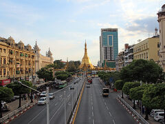 ホテル周辺だけですが、ぷらぷらヤンゴンの街歩き。
ホテルからすぐ近くに、スーレーパゴダがあります。