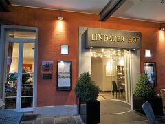さて、晩ご飯にしましょう。
19時過ぎ、宿泊を検討した、リンダーホフのレストランに入りました。