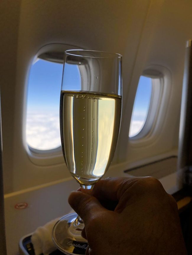 まずはシャンパンをいただきます。いつも通り、1杯だけですけど