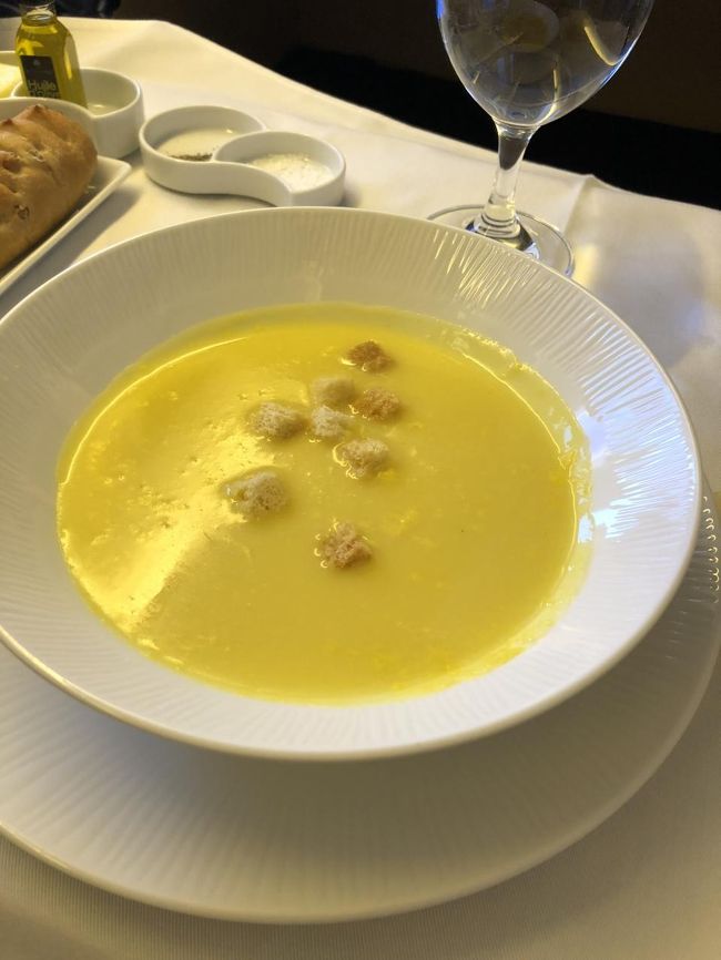 コーンスープ。これくらいで既にお腹が妖しくなり...