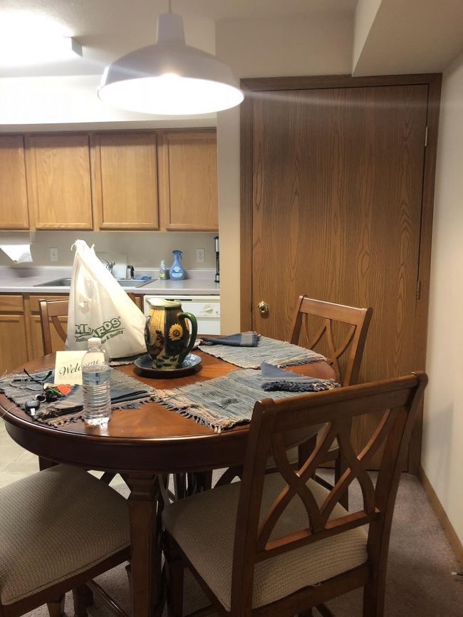 ベネフィットは家具付きアパート。短期滞在ということで本来は無い家具付きです。