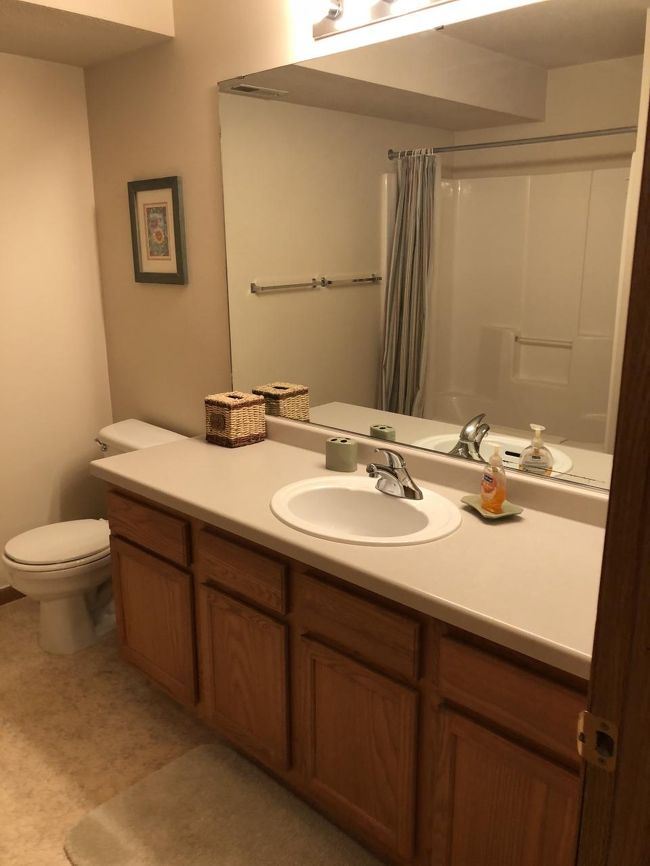 バス周り。ホテル並みとはいいませんが、まぁ、フツーです