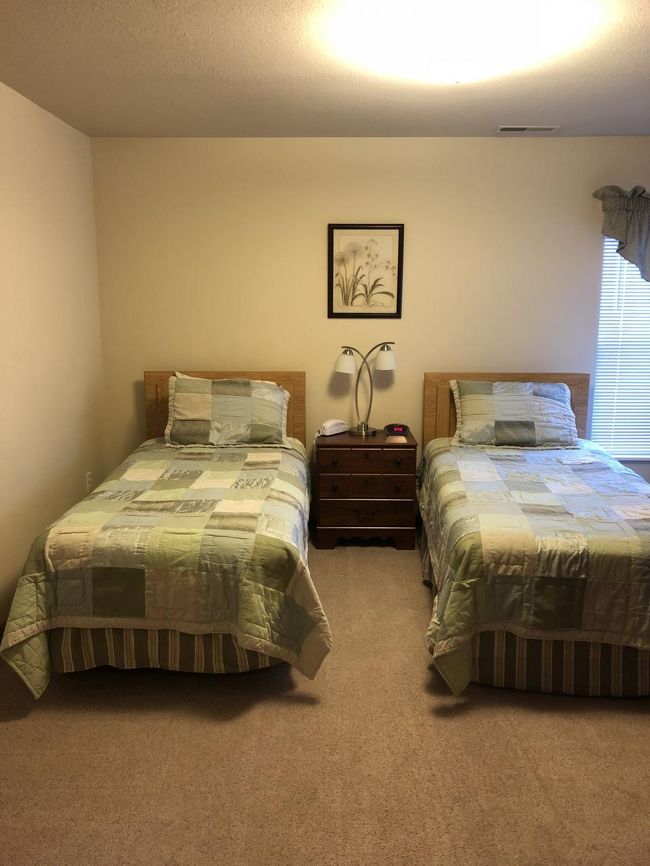 ベッドルームは二つあり、こちらは多分倉庫になる予定