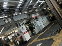 途中、厳島神社でおなじみの宮島口駅に、多くの観光客が降りていきました。
