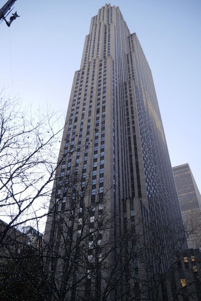 次にロックフェラーセンターの展望台を目指します.