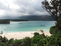 ３日目、川平湾に向かいます。川平湾は平成１８年にも来ており２度目です。前回はここでグラスボートに乗ったのですが、今年は２月に竹富島でグラスボートに乗っているので、今回は散策だけにします。
　この辺りの風景はよく絵葉書などになっています。