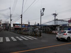 西鉄二日市駅。大牟田線と太宰府線の分岐駅。
JR二日市駅は少し離れています。二日市温泉はさらにその先ですが路線バスが出ています。