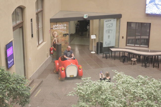 美術館のオブジェにのってる子…？笑<br />大人も楽しんでました笑