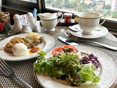 前の旅行記
【No.3】https://4travel.jp/travelogue/11320026


4日目。
ヤンゴンの朝です。

朝食はクラブラウンジで頂きました。
写真ではよく見ませんが、シュエダゴンパゴダが見えました。