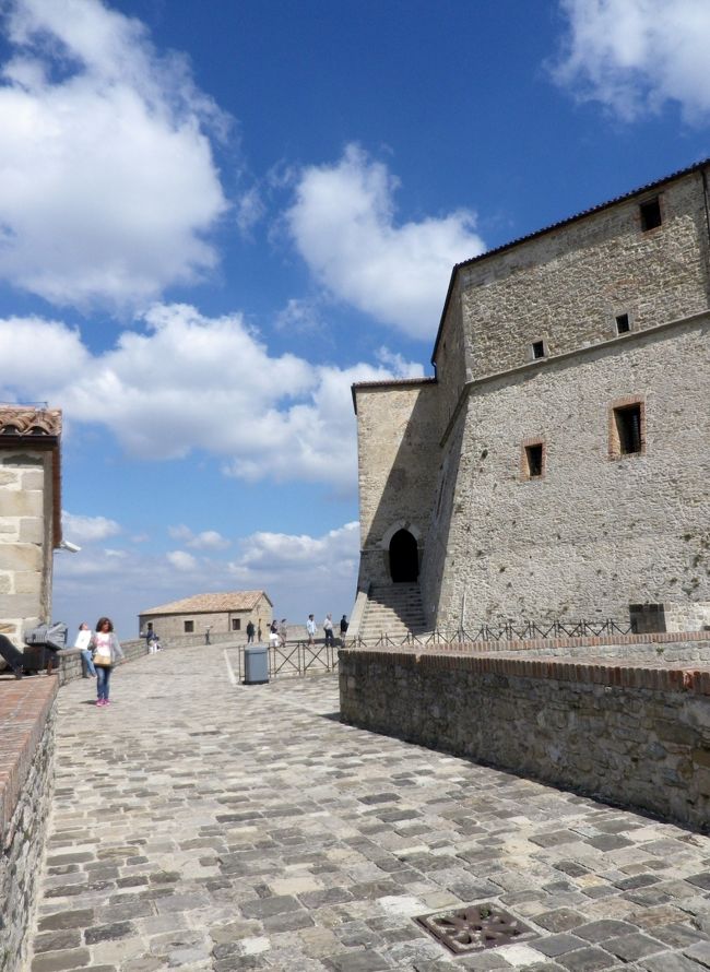 イタリアの最も美しい村 サン レーオ 1 サン レーオ城 エミリア ロマーニャ州 イタリア の旅行記 ブログ By Kawakoさん フォートラベル