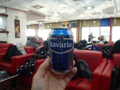 アジスアベバ空港のセキュリティチェックは搭乗時なので、短い時間ながらラウンジでビールプハァできました♪
銘柄かBavaria になってる？
