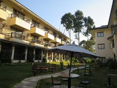ポカラのホテルまでは、ガイドさんと共にタクシーで移動する。

今回、ポカラでの宿として選んだのは、アティティリゾート(Athithi Resort)ホテル。
