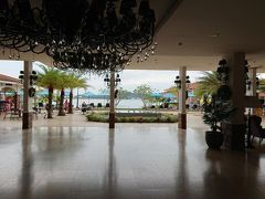 空港から30分くらいで到着したランカウイの宿はDayang Bay Serviced Apartment & Resort
チェックインは15時からなのでホテル内をサクッと散策