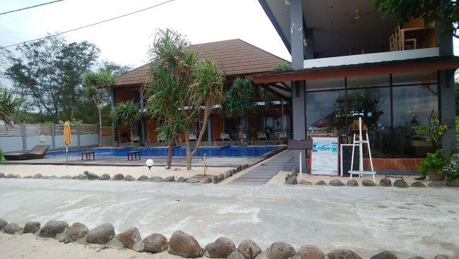 AVIAは部屋の中でネットが繋がらず不便なので１泊だけして、お気に入りで隣のSunset houseへ引っ越しました。<br />今回はホテルの偵察を兼ねていたので、３泊して次のホテルへ移動しました！