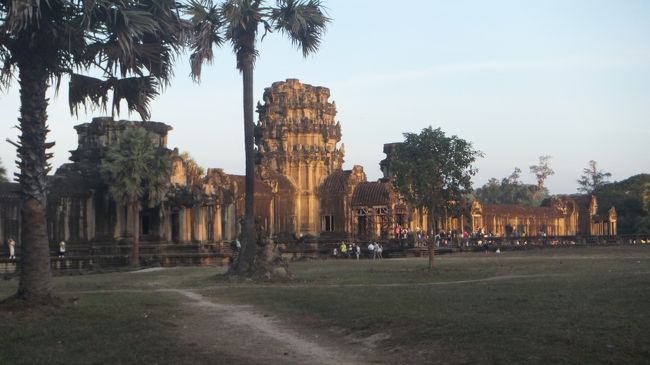 これが人生初に見るアンコールワット