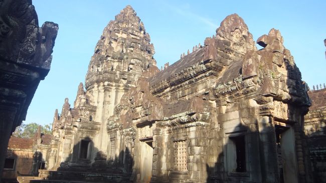 ポルポト時代には刑務所として使われていたらしい。<br /><br />ポルポトといえば日本人には残虐で恐ろしい独裁者として知られていますが運転手さん曰くカンボジア人的にはそんなに悪い人というイメージがないらしい。<br /><br />国内の人を大量に虐殺したのはポルポトじゃなくてベトナム人なんだって。本当？