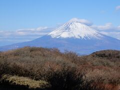 一夜明けて、本日は快晴。まずは、ロープウエイで駒ヶ岳山頂へ。富士山がとてもキレイでした。