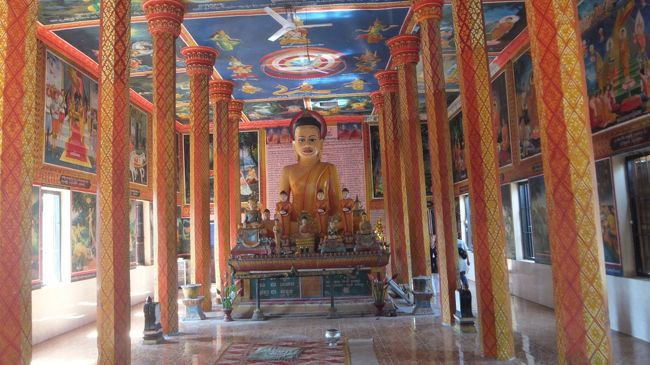 同じ敷地内に普通の今使われている寺がありました。<br /><br />日本人的には遺跡よりこっちの方が親しみ湧いて面白い。