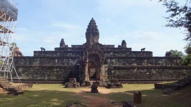 881年に建立されたアンコール王朝最後のピラミッド型寺院。