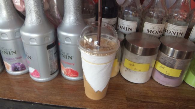 カフェラテを頼みました。<br /><br />めっちゃ大きくて、この後マッサージに行ったんだけど半分残して冷蔵庫にしまってからマッサージから戻って飲み干しました。