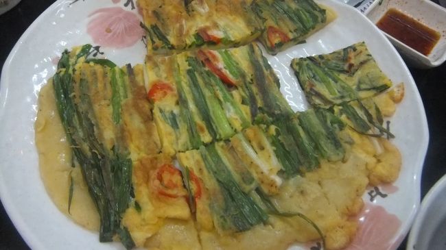 これはネギのジョン。<br /><br />これはシェリムアップで食べた物の中で1番まずかった。<br /><br />ジョン特有のカリカリ感が無くて薄いお好み焼きのよう。