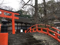 この後徒歩で下鴨神社へ移動。

あ、我が家結構歩きます。
大雨とかじゃなければ、
30～40分なら歩いちゃう。
街の様子も楽しめるし、立ち寄りも楽しいからね。

冬の下鴨神社もいいねえ。

京都では過去に色々な場所を訪れさせてもらってますが、
下鴨神社は特になんども足を運びたくなる場所の一つ。
今度は新緑の季節にまた参拝して見たいなあ。
