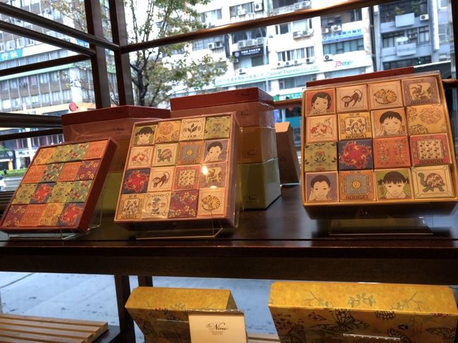 いつもの大倉で定番の<br />パイナップルケーキをお土産に<br />今回は初めてヌガー（牛軋糖）も<br />