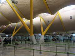 マドリード空港 T4Sに到着
これまで、T4とT4Sしか使ったことがなかったから、シェンゲン以外だとT4と思い込んでいたが、たまたま乗った航空会社が全てone world系だったからの模様