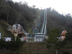 山上への　リフトとケーブルカー
寒くて乗る気にもなれませんでした